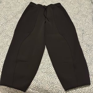 Lululemon Mixed Fabric Relaxed Fit Tapered High Rise Pant